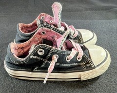Converse Hello Kitty x Chuck Taylor All Star Madison Ox Black Size 11.5 Kids EUC