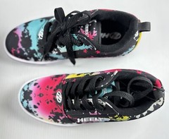 Heelys Pro 20 Prints Skate Shoes Kids Youth Size 2 Multi Dye, Black White in Box