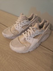 Size 5.5 ( youth GS) – Nike Huarache Run Low