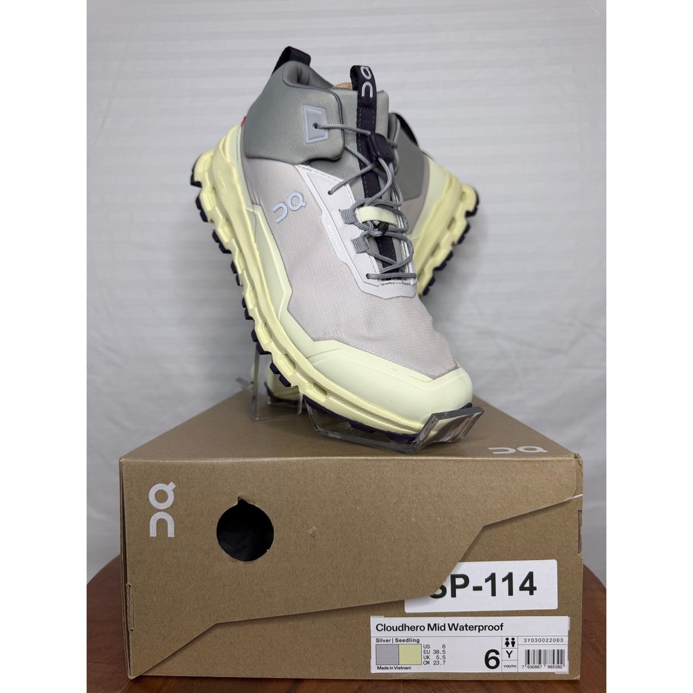 On Cloudhero Mid Waterproof Boots Youth 6 Silver Seedling Hiking Shoes NIB