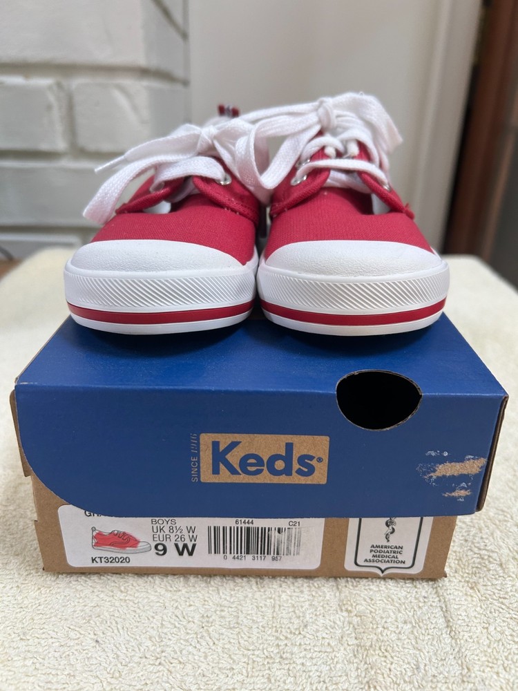 Keds Graham size 9 Wide classic sneaker canvas Red lace Cap toe