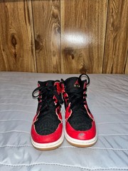 Size 4 (GS) – Jordan 1 SE Mid Christmas