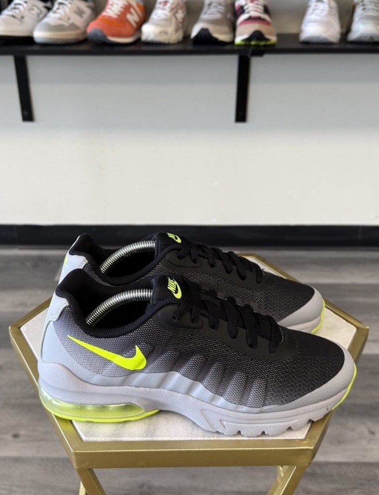 Nike Air Max Invigor GS 749572 002 Wolf Grey / Volt-Black Kid’s Size 7Y