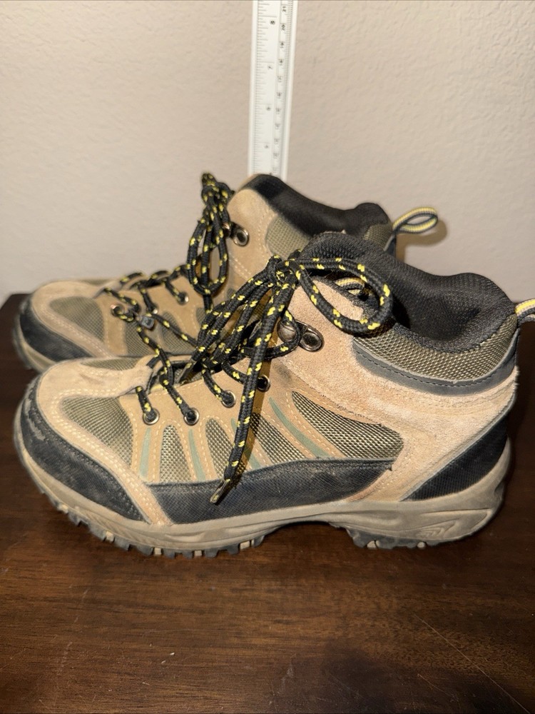 Bearpaw Hiking Boots youth size 5 Brown