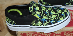 NIB VANS GLOW IN DARK HANDS CLASSIC SLIP-ON TODDLER 11 BLACK/GREEN FREE SHIPPING