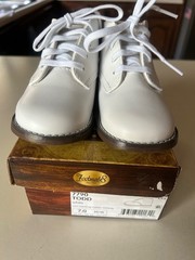 Footmate Todd white baby size 7 Classic Hard Bottom Hi Top Dress New