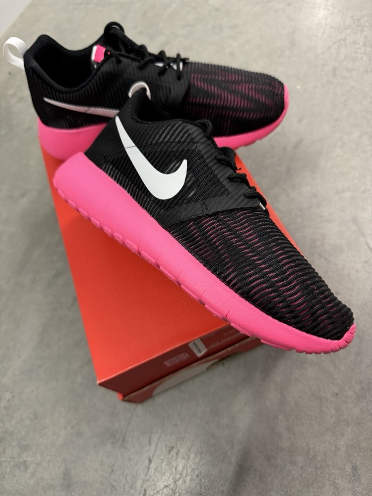 NIB NIKE ROSHE ONE FLIGHT WEIGHT GS BLACK PINK SHOES KIDS US 4Y/EUR36 705486 002