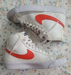 Nike Blazer Mid ’77 White-Red-Beige DA4086-110 Boys Girls Sneakers US Size 4Y