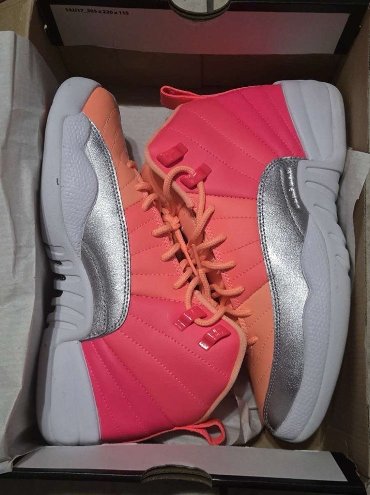 Air Jordan 12 Retro GS ‚Sunrise‘ Sneakers Youth Size 6.5