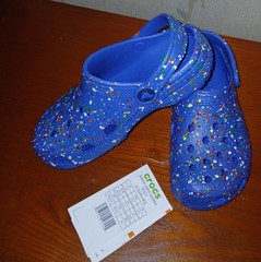 Crocs Classic Paint Splatter Blue Multicolor Unisex Kids Clog Sandals Size 2