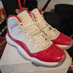 Air Jordan 11 Retro GS ‚Cherry‘ White/Red High Top Sneaker 6Y
