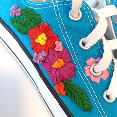 Converse All Star Bright Blue w/Embroidered Flowers YOUTH Size 3 Excellent Cdtn.