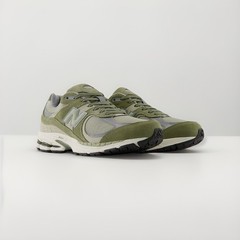 New Balance 2002R Sneakers – Dark Olive Green | Boys Size 3 / Women’s 4.5 | EU35