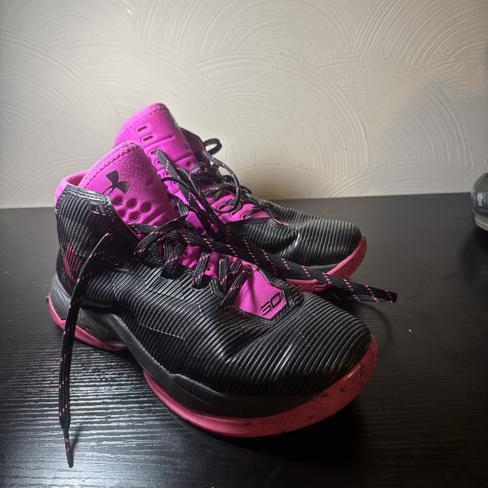 Under Armour Curry 2.5 GS Basketball Shoes Size 7Y US Mid Top Shoes Black Pink