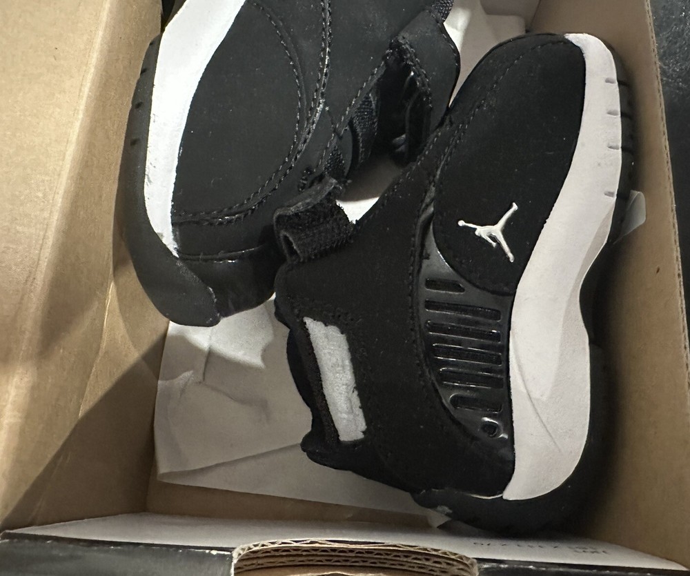 Jumpman Derek Jeter Official Black Metallic Silver VERY RARE STYLE KIDS 3C Shoes