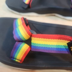 TEVA HURRICANE XLT2 RAINBOW PRIDE HIKING SANDALS YOUTH 2 WOMEN 4