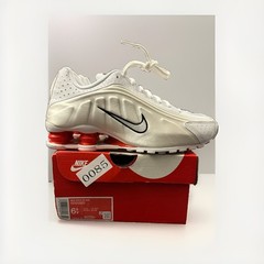 Nike Air Shox R4 White-Phantom-Red Youth Shoe Sz 6.5y Womens Sz 8 New CW2626-102