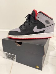 Size 7 (GS) – Air Jordan 1 Mid DQ 8423-006 (Grade school)