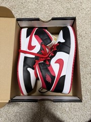 Size 3 (PS) – Jordan 1 Mid White Very Berry