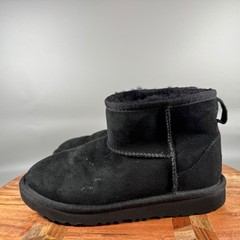 UGG Classic Ultra Mini Black Suede Kids Boots Size 2 1017715K Ankle Shearling