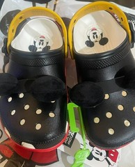 Crocs Mickey iam Classic Clog Kids Size J4 + Pack of Crocs Jibbitz Mickey Charms