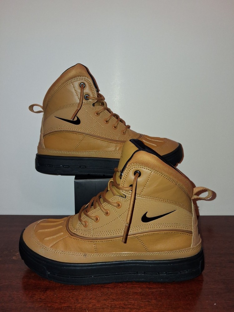 (GS) 6Y , 7.5W- NIKE WOODSIDE 2 HIGH, WHEAT/BLACK. PRE-OWNED NO BOX.