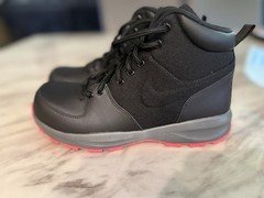 Nike Manoa Big Kids Boot Black/hyper Pink Size 6.5y Pre-owned Excellent