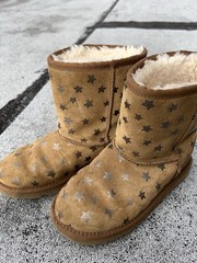 UGG YOUTH KIDS K CLASSIC SHORT STARS CHESTNUT BOOTS US 3