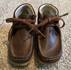 NEW KID’S CLARKS WALLABEE BOOT BEESWAX SHOES 10 W