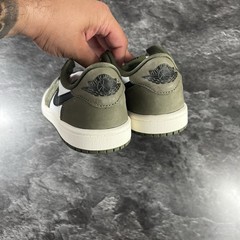 Air Jordan 1 low “Medium Olive” HQ6996-200 Size 3 youth Brand new