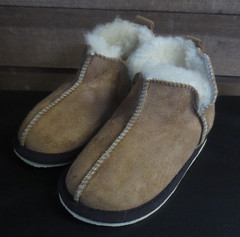 EAST PERRY EXTRA ROOMY SHEEPSKIN LITTLE KIDS SLIPPERS – US SIZE 12