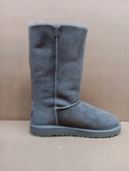 UGG Women’s Bailey Button Triplet boot, Size 5, Grey 1962 Y