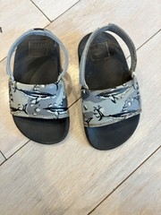 Reef Kids Gray Shark Print Hook-and-Loop Sandals GUC Size 8