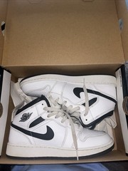 Air Jordan 1 Mid GS “Reverse Panda” Colorway Size 5.5Y Authentic DQ8423-132