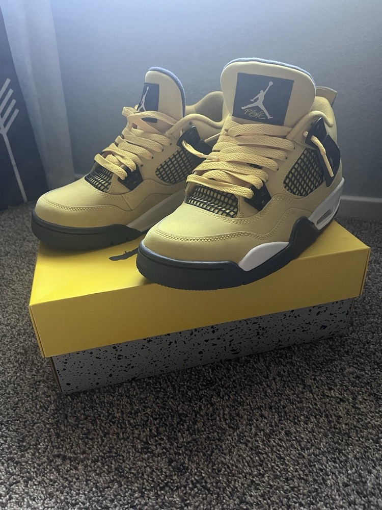 Size 6.5 (GS) – Jordan 4 Retro 2021 Mid Lightning