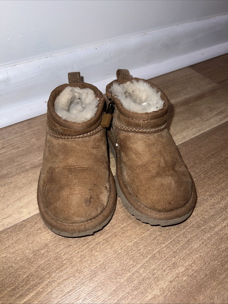 UGG Kids Classic Mini Ii Boots | Chestnut Authentic SIZE 8
