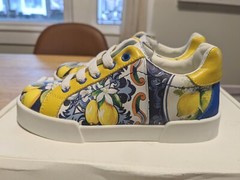 $455 Dolce & Gabbana Kids Low Top Sneakers Lemon Print 28