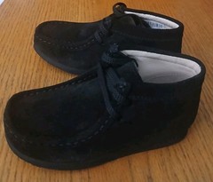 Clarks Wallabees Kids Black Suede Chukka 261338957105