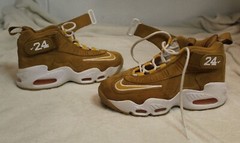 Nike Air Griffey Max 1 Wheat/Pollen-White. Size 6Y