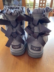 UGG NWOT Baily Double Bow Back Taupe Suede Boots Ruffled Ribbon Top- size 11
