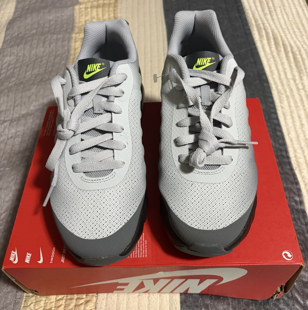 Nike Air Max Invigor (GS) 749572-016 Kids US 5.5Y Gray/Volt/Black Sneaker