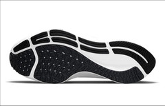 Nike Air Zoom Pegasus 38 Size 5Y Black/White Running Shoes NEW
