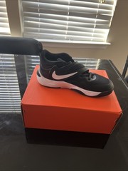 Nike Team Hustle D 11 (PS) 2.5 Ys