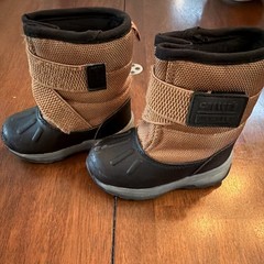 Carter’s Kids Brown/Black Snow Boots Hook & Loop Strap, Light Up! US Size 6