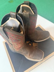 Ariant Boots Kids 11 1/2 Medium Distressed Brown Pre-owned Great Condition