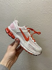 Nike Vomero 5 Valentine’s Day White Red Pink HV5171-121 Size 6.5Y/8W