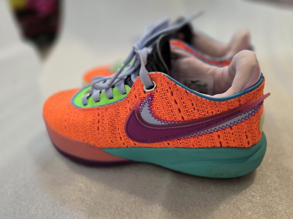 Nike LeBron 20 Chosen 1. Size 5-5.5y Big kids.