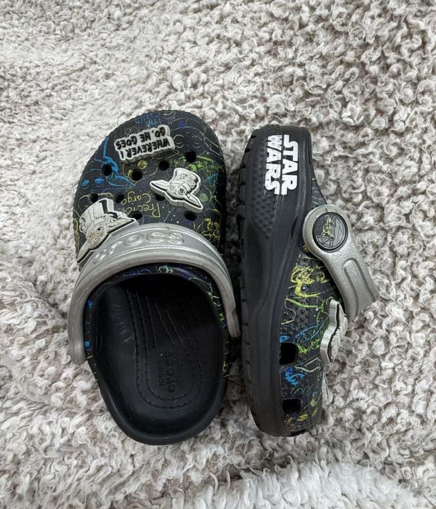 Crocs Kids‘ Classic Star Wars Grogu The Mandalorian Clogs