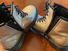 DR MARTENS ZIPPER/LACE-UP WHITE SPARKLE 1460 BOOTS US YOUTH SIZE 3 NICE SHAPE