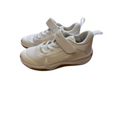 „Nike“ Omni Multi-Court White Gum Kids Shoes DM9026-105 Size 10.5C Hook And Loop